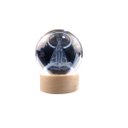 Ver imagem 1 de Luminária Abajur Nossa Senhora Led Usb Enfeite Decorativo Esfera de Vidro 3d Base de Madeira