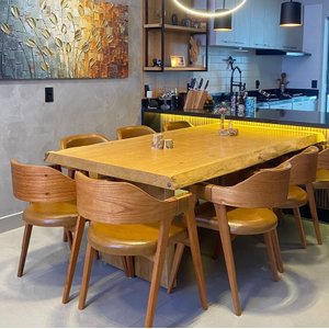 Mesa de Tronco Pequiá Orgânica com Pés de Tronco Cor Mel:comp160xlarg90xalt80