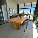 Ver imagem 3 de Mesa de Tronco Pequiá com Bordas Orgânicas e Pés de Tronco Cor Mel 160cm Comprimento X 90cm Largura