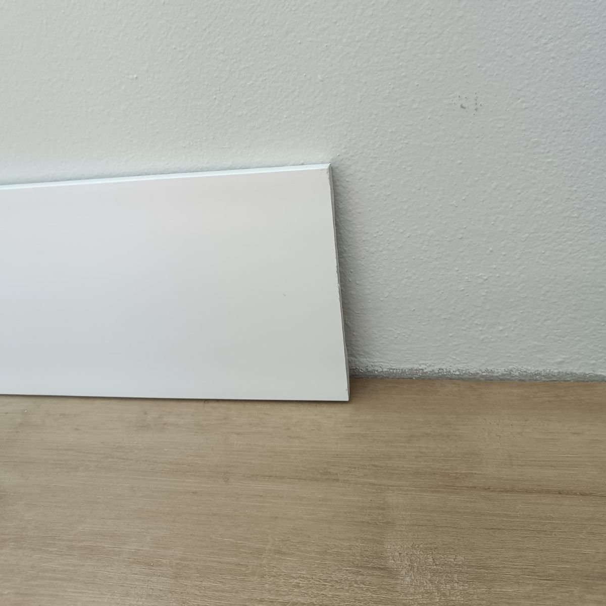 Rodapé Poliestireno Liso Lev151 Santa Luzia - 2,4mx15cm - 2