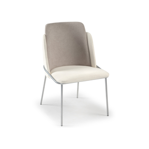 Cadeira com Pés em Metal Modelo Logos Tipo Poltrona Larga, Confortável e Design Moderno e Cores Esti