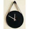 Relógio Decorativo Adnet Preto Alça Corino Preta Mostrador Preto Ponteiro Branco 20cm Redondo - 2