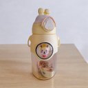 Ver imagem 4 de Garrafa Infantil Amarela Coelho 520ml com Alça Canudo Anti Vazamento e Adesivos Bichinhos