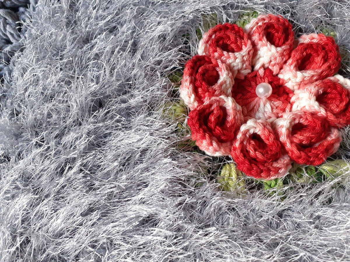 Tapete de Luxo crochê Artesanal Cinza com Flor - 5
