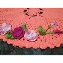 Ver imagem 2 de Tapete Vermelho com Flor de Crochê Artesanal