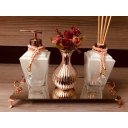 Ver imagem 1 de Kit Lavabo Luxo Rose Gold Branco 4 Peças Aromatizador Sabonete Bandeja Vasinho Flores