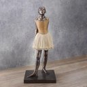 Ver imagem 2 de Estátua Bailarina Decorativa Resina Escultura Elegante 19cm