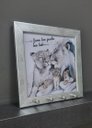 Ver imagem 1 de Quadro Porta Chaves Família Leão Frase Moldura Prata Envelhecida 20x20cm