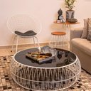 Ver imagem 1 de Kit 2 Poltronas Retrô Brancas com Almofada Preta