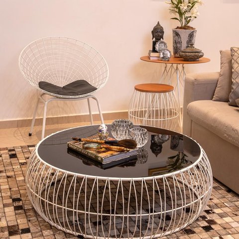 Kit 2 Poltronas Retrô Brancas com Almofada Preta