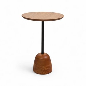 Mesa Lateral Aura em Madeira com Tampo Redondo