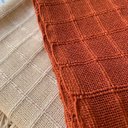 Ver imagem 2 de Kit 2 Manta para Sofá e Peseira de Cama Terracota e Cru Detalhe em Quadriculado 1,20x1.80