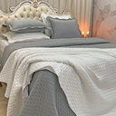 Ver imagem 2 de Kit Cobre Leito Colcha Casa Scarpa Perone King Dupla Face Toque de Pluma Micro Percal 300 Fios 3 Pe