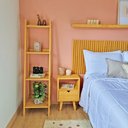 Ver imagem 2 de Mesa de Cabeceira com 1 Gaveta em Madeira Mel