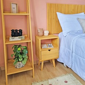 Mesa de Cabeceira com 1 Gaveta em Madeira Mel