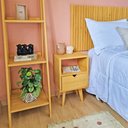 Ver imagem 1 de Mesa de Cabeceira com 1 Gaveta em Madeira Mel