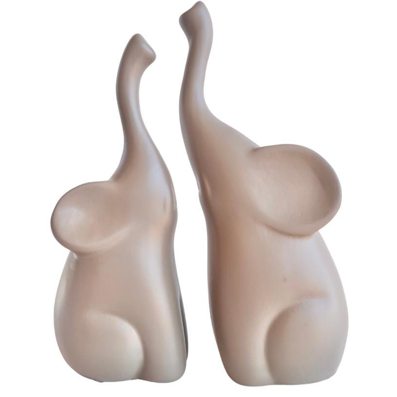 Dupla escultura elefante cáqui mãe e filho de cerâmica