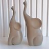Dupla escultura elefante cáqui mãe e filho de cerâmica - 3