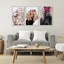 Ver imagem 5 de Kit 3 Quadros Decorativos 30x45 Mulheres Rosto Flores Rosas Arte na Arte Moldura Branca