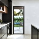 Ver imagem 1 de Porta de Alumínio de Giro de Vidro com Travessa 215x85cm Lucasa Ideale Abertura Esquerda