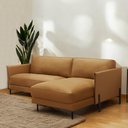 Ver imagem 1 de Sofá Decorativo Karine 3 Lugares Sala de Estar 230cm com Chaise Pés em Aço Couro Caramelo G88 - Gran