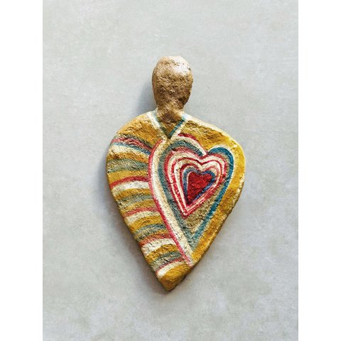 Escultura Anjo Coração em Barro. Artesanal. Pintado a Mão. para Pendurar