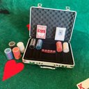 Ver imagem 3 de Kit Poker Maleta Profissional 200 Fichas 5 Dados 2 Baralhos