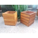 Ver imagem 2 de cachepô em madeira maciça de demolição em oferta