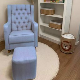 Cadeira Amamentação Tecido Boucle Azul com Balanço e Puff - 4