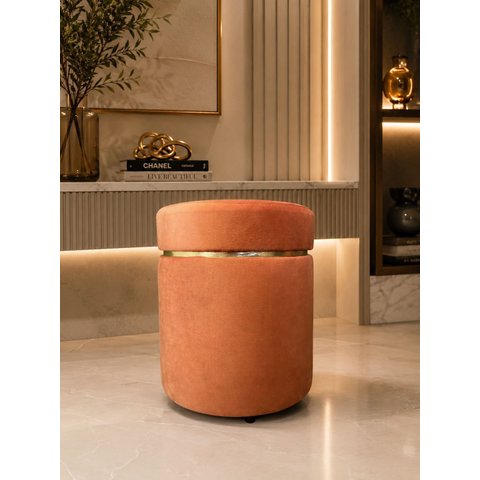 Puff Cinta Dourada Superior . Cor Terracota Tecido Veludo - Let Móveis
