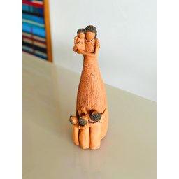 Escultura Mãe e Quatro Filhos em Cerâmica - Decoração Artesanal - Escultura Mãe com Quatro Filhos - 2