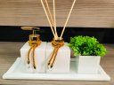 Ver imagem 1 de Kit Lavabo 4 Peças Sabonete Difusor Bandeja Vasinho Branco Dourado