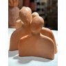 Escultura Casal Artesanal Pó da Terra 26x29cm e 18x21cm - 1