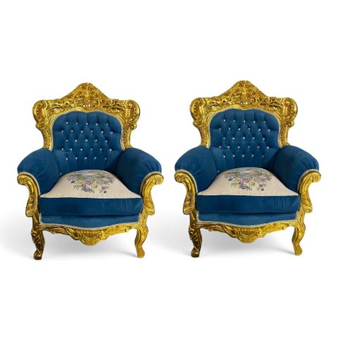 Par de Poltronas Clássicas Azul com Dourado 120x90x60cm