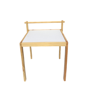 Mesa Infantil Acessório Montessoriano em madeira maciça Pinus Verniz e MDF
