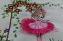 Ver imagem 3 de Toalha Bordada De Mão Lavabo Bailarina no Jardim Saia com Franja Fringer Dohler Artesanalle Branco C