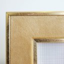 Ver imagem 2 de Porta Retrato de Veludo Dourado 10 x 15