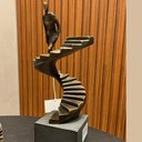 Ver imagem 2 de Escultura Homem Subindo Escada Bronze 34x14x14cm