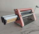 Ver imagem 2 de Cilindro Laminador de Massas Manual 28cm Estilo Com Cortador:Rosa