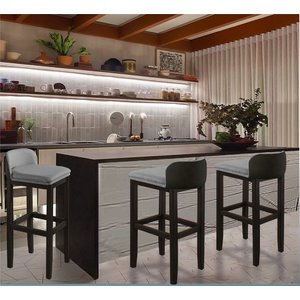 Conjunto 3 Banquetas Alta Cozinha Área Gourmet Fixa em Madeira Cor Preta Assento Estofado