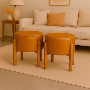 Kit 2 Puff Banqueta Redondo Zoe Corino Caramelo Decorativo Base de Madeira - Arkell