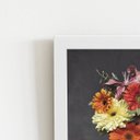 Ver imagem 2 de Quadro Buque de Flores Segurado Mão Moldura Branca 60x40cm