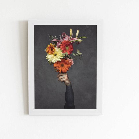 Quadro Buque de Flores Segurado Mão Moldura Branca 60x40cm