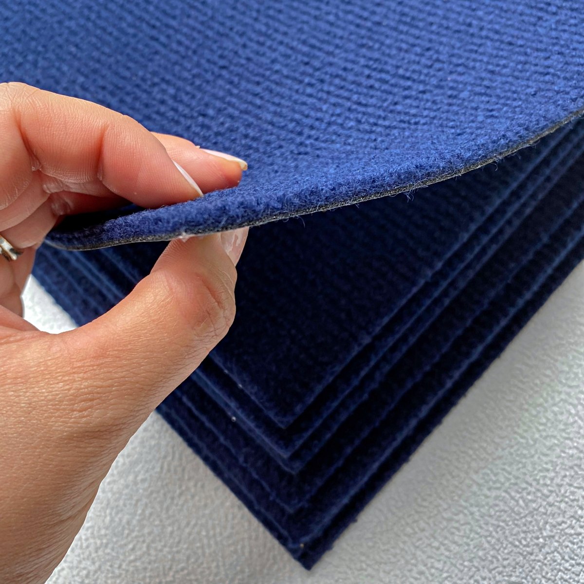 Placa Carpete Autocolante Azul Marinho 50x50cm 4mm - Caixa com 1m² - 5