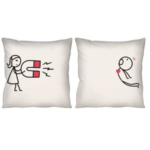 Kit 2 Almofadas Decorativas Amor Magnético - Estampa Divertida e Romântica | 43x43cm