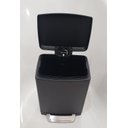 Ver imagem 4 de Lixeira inox com pedal retangular Slim Black Matte 12 litros