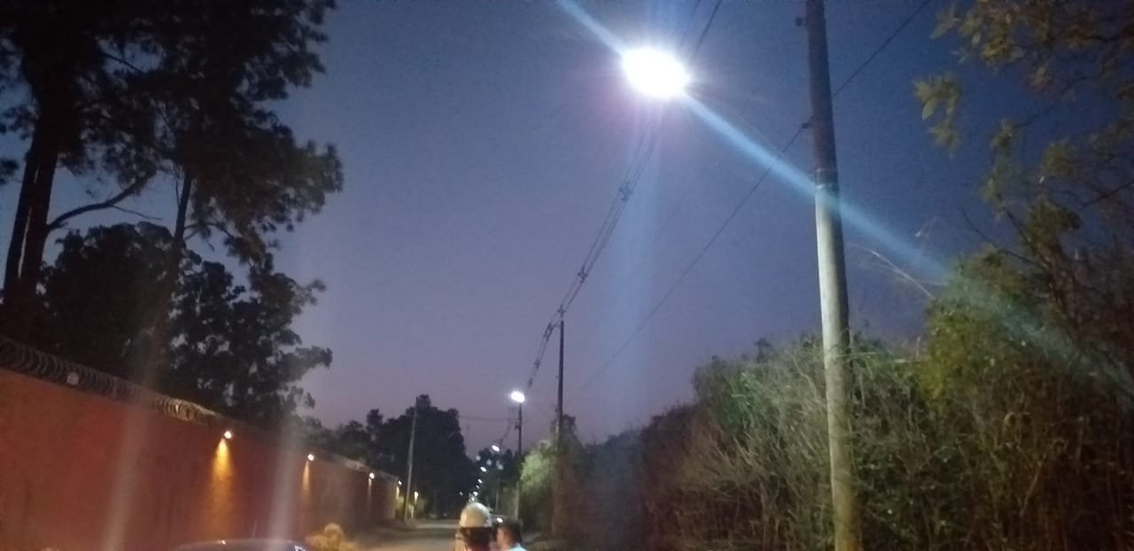 Luminária Fotovoltaica Pública Solar 300 Watts Branco Frio com Sensor