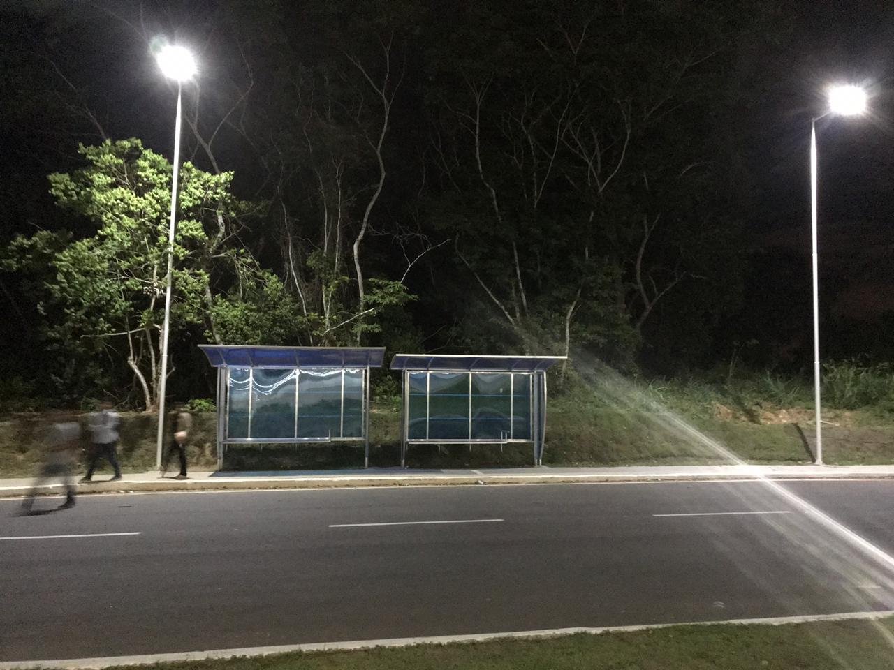 Luminária Fotovoltaica Pública Solar 300 Watts Branco Frio com Sensor