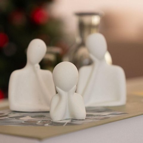 Estátua Decorativa Família Filho(a) 6cm em Cimento Artesanal Palha