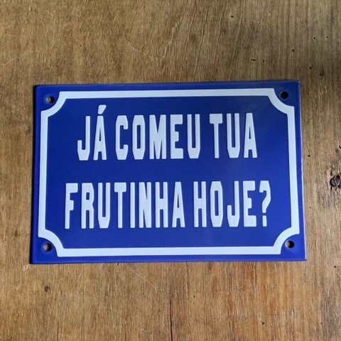 Placa Decorativa Esmaltada - Já Comeu Tua Frutinha Hoje? - Casa Toco